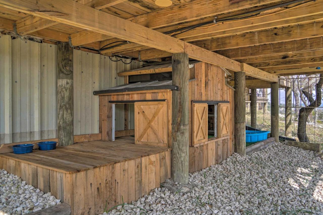Kerrville Converted Barn Tiny Home With Kayaks! المظهر الخارجي الصورة
